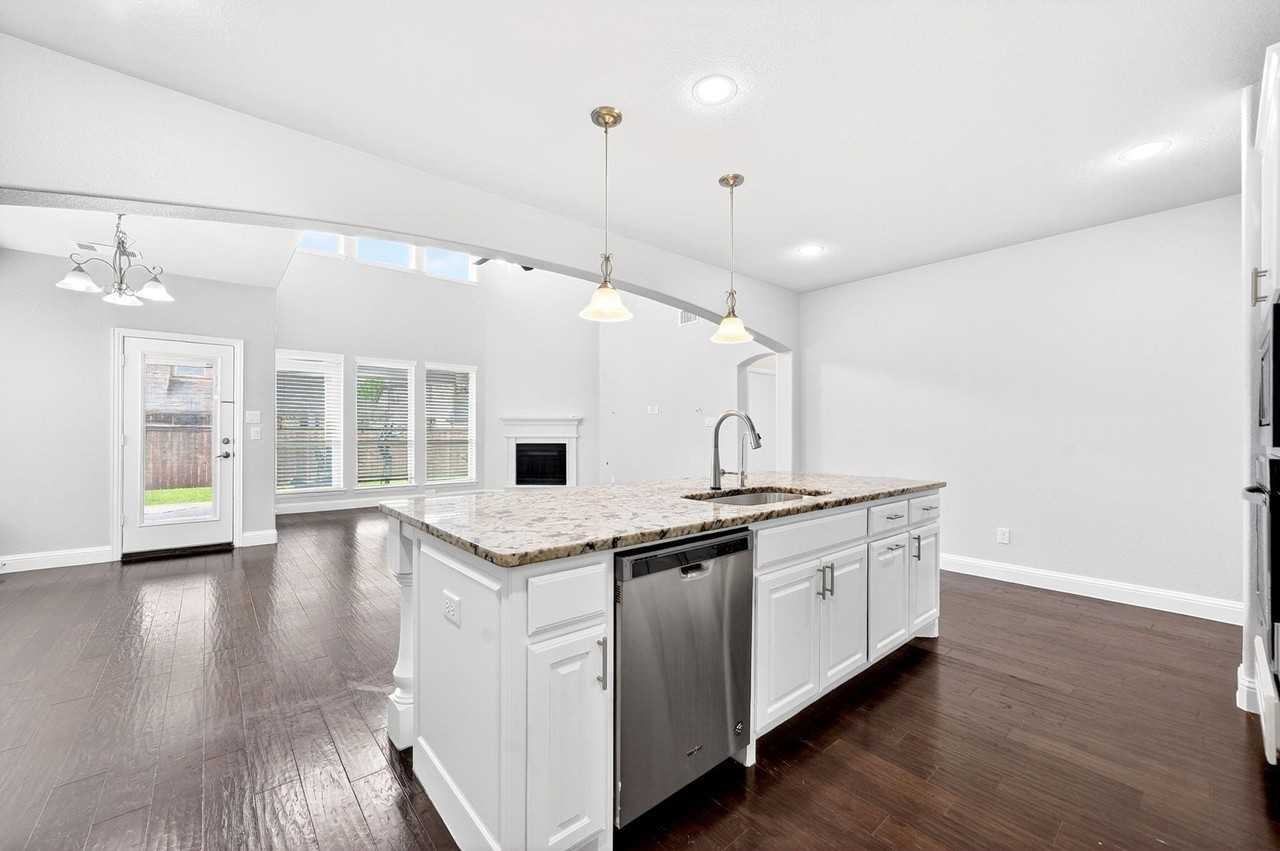 15608 Governors Island Way - Photo 7 of 39