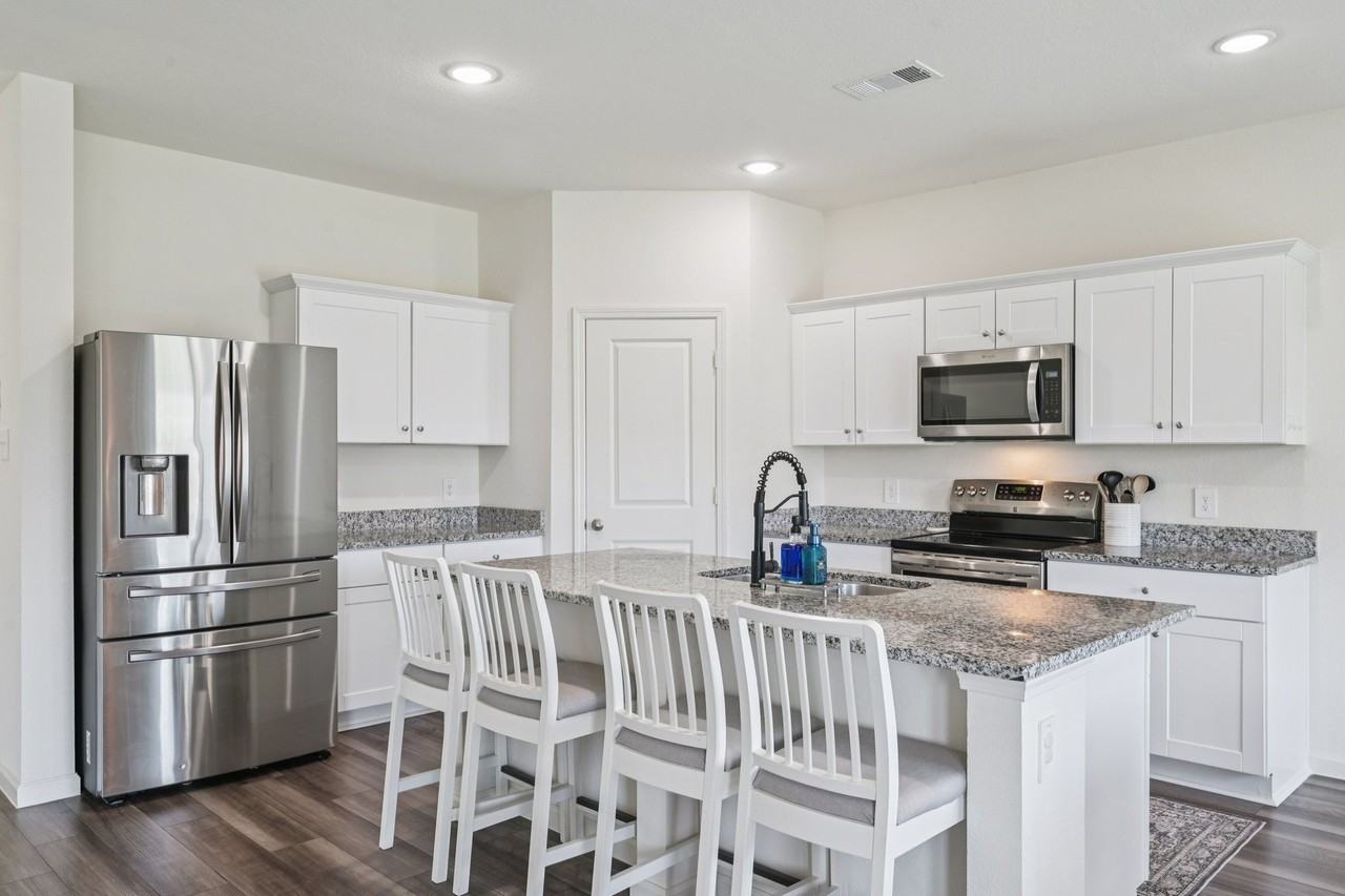 770 Yorkshire Dr - Photo 4 of 36