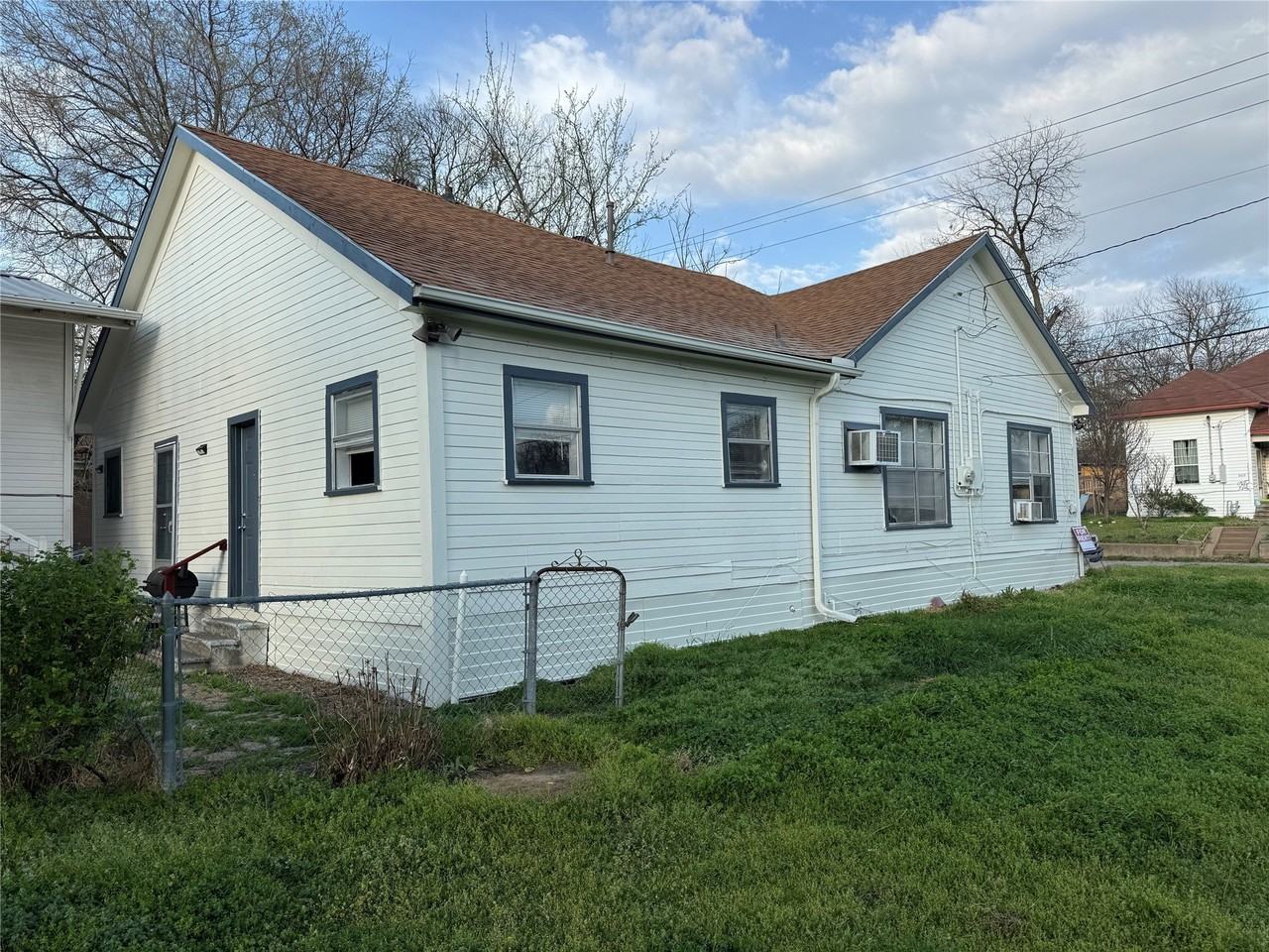 1613 Park St - Photo 3 of 17