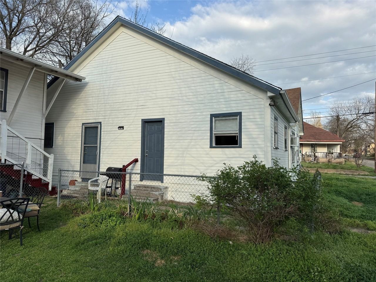 1613 Park St - Photo 4 of 17