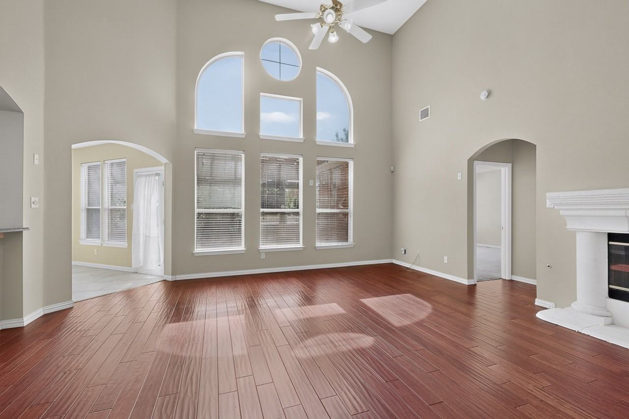 1812 Meadow Ridge Dr - Photo 4 of 40