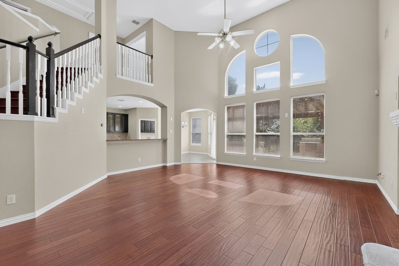 1812 Meadow Ridge Dr - Photo 5 of 40