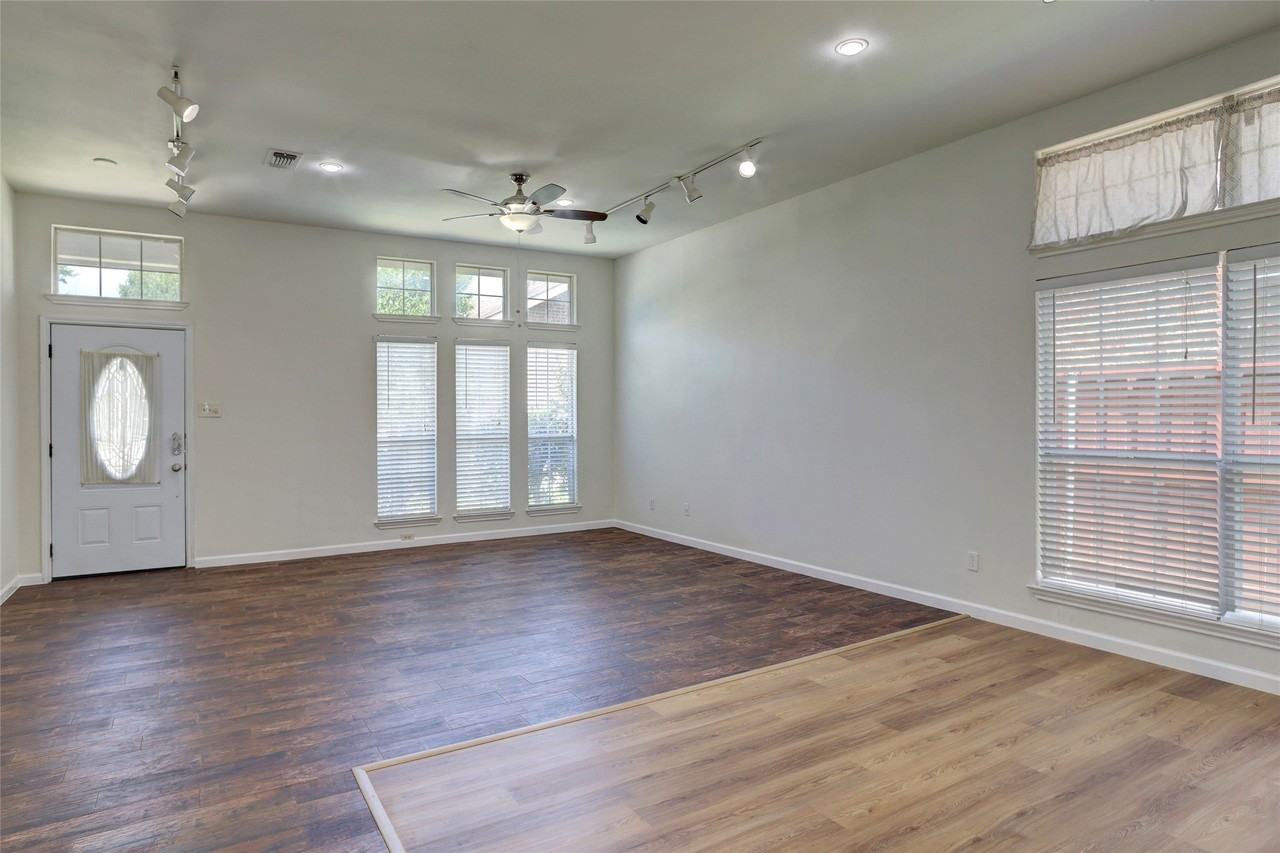 1821 Chattham Ct - Photo 2 of 25