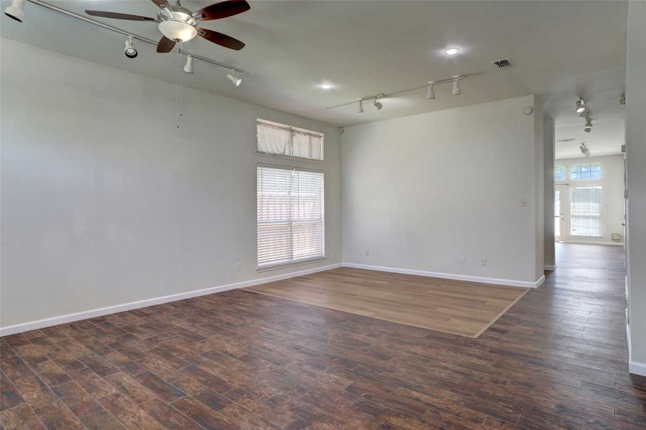 1821 Chattham Ct - Photo 5 of 25