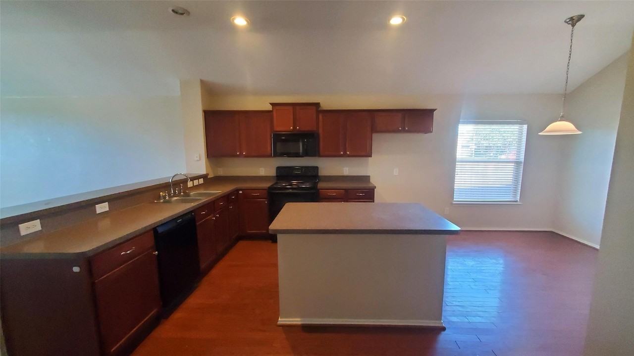 1019 Rumley Rd - Photo 2 of 10