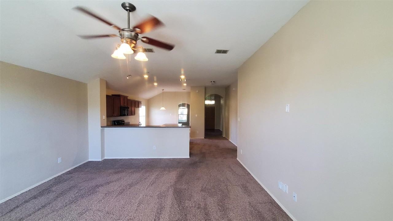 1019 Rumley Rd - Photo 4 of 10