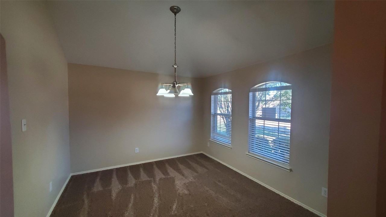 1019 Rumley Rd - Photo 5 of 10