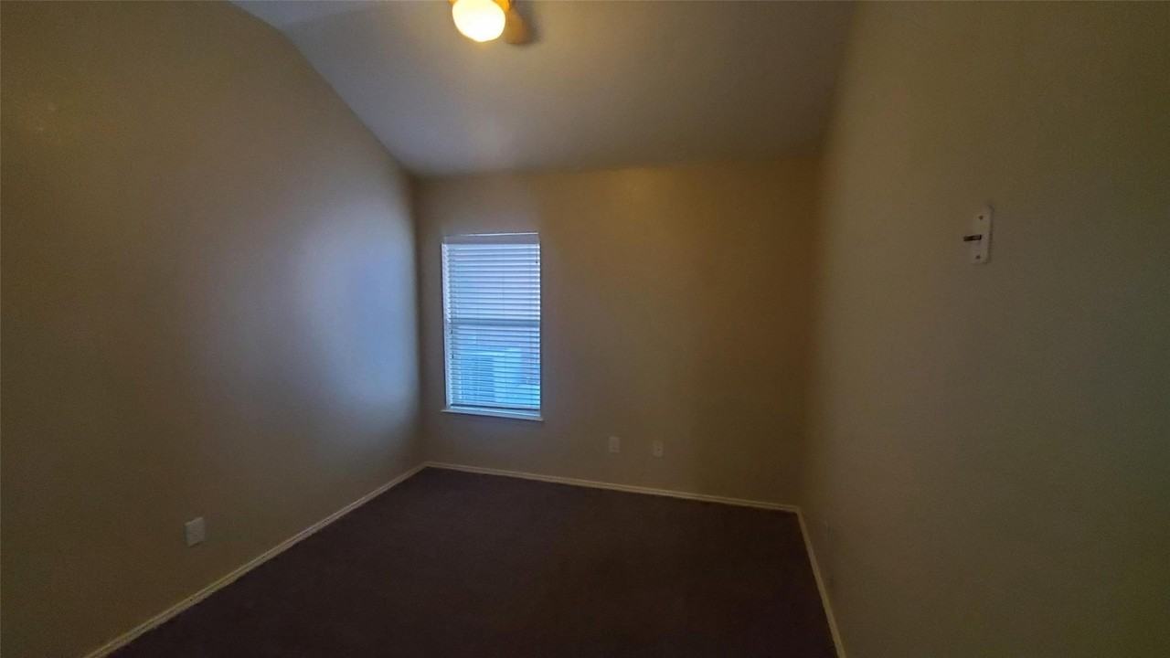 1019 Rumley Rd - Photo 6 of 10
