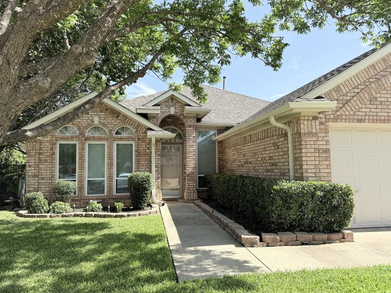 2751 Crystal Glenn Cir - Photo 2 of 26