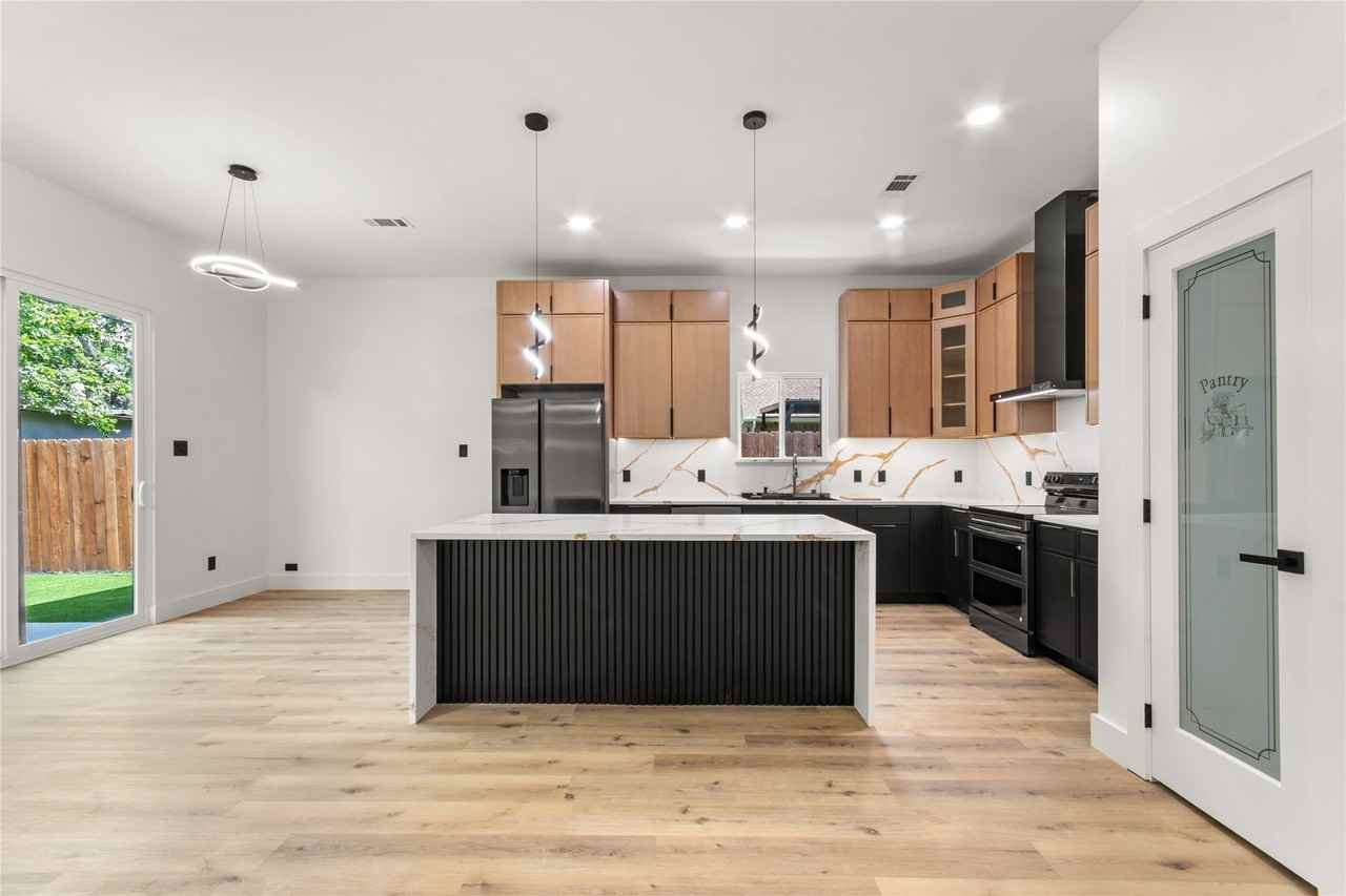 4917 Melodylane St - Photo 4 of 26