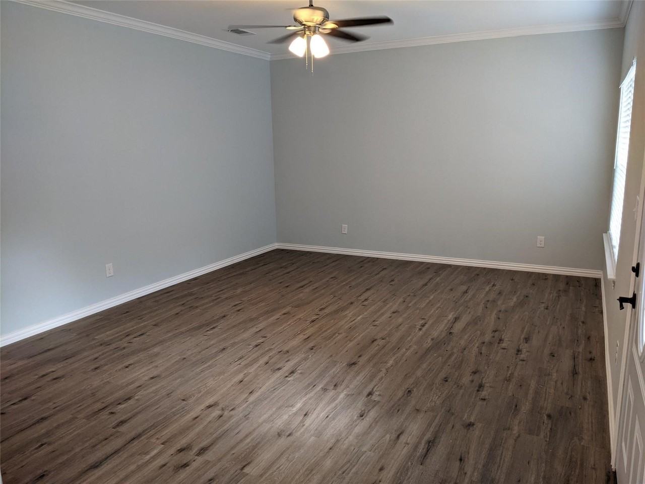 1411 S Walnut St - Photo 2 of 9