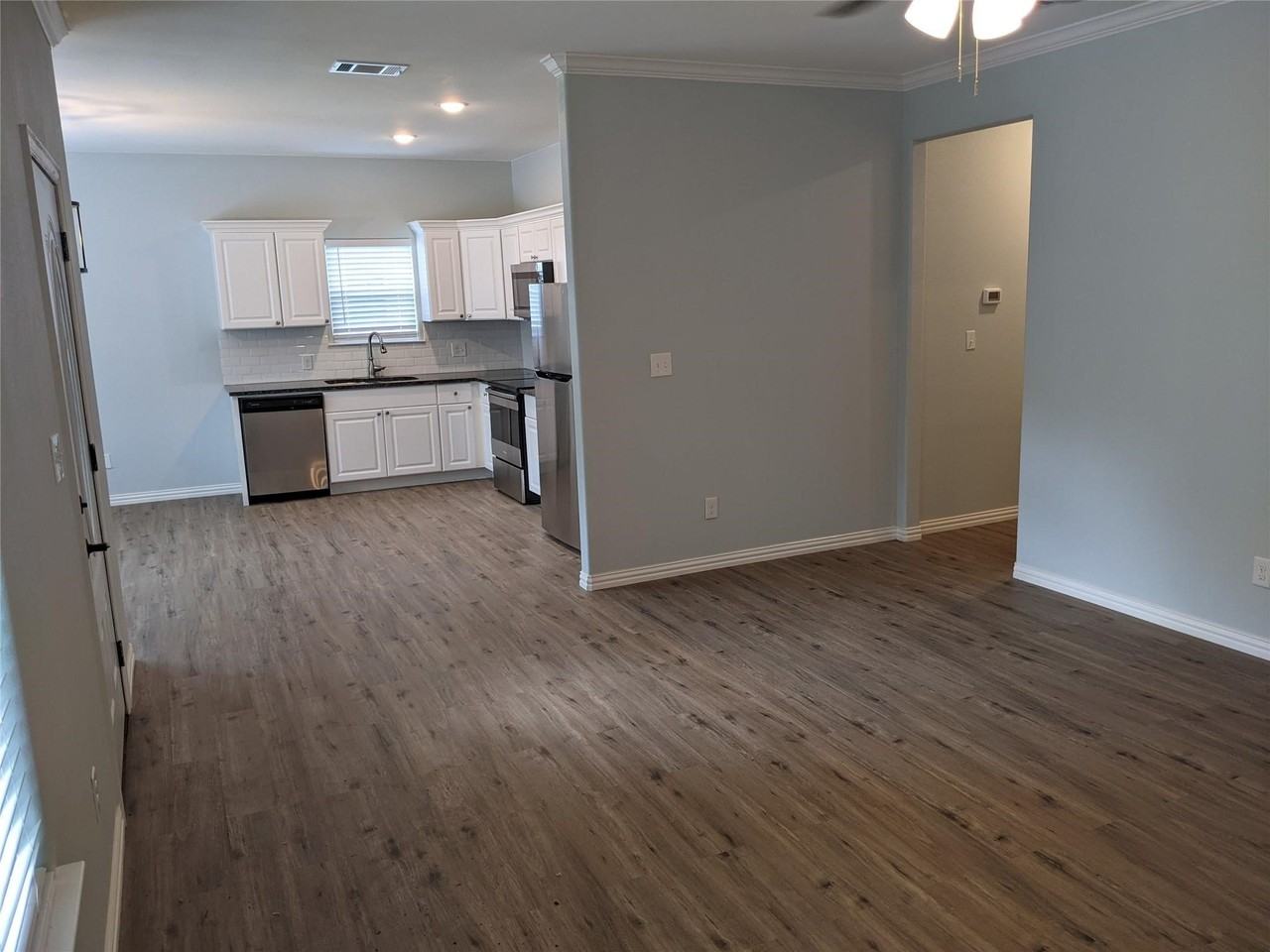 1411 S Walnut St - Photo 3 of 9