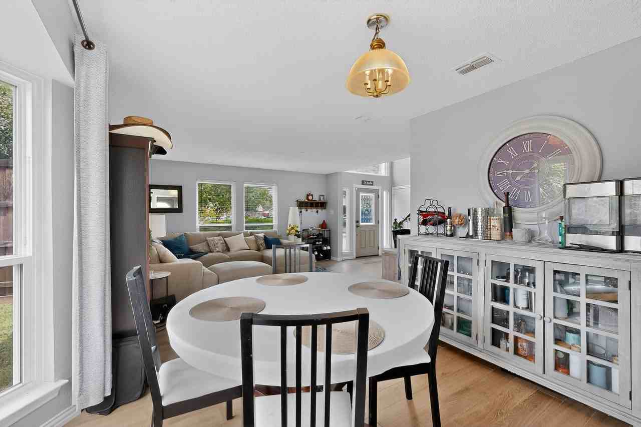 233 Brittany Ct - Photo 7 of 35
