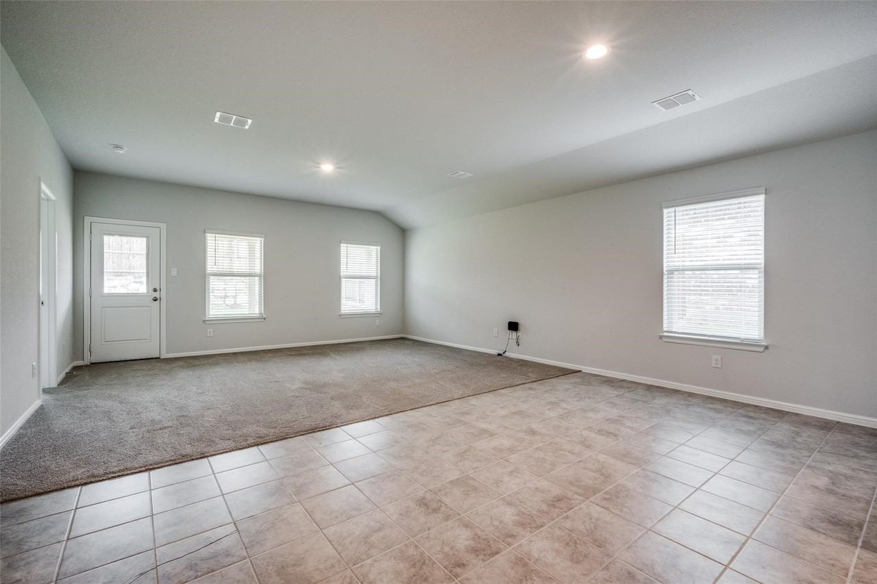 4100 Alberta Ln - Photo 6 of 22