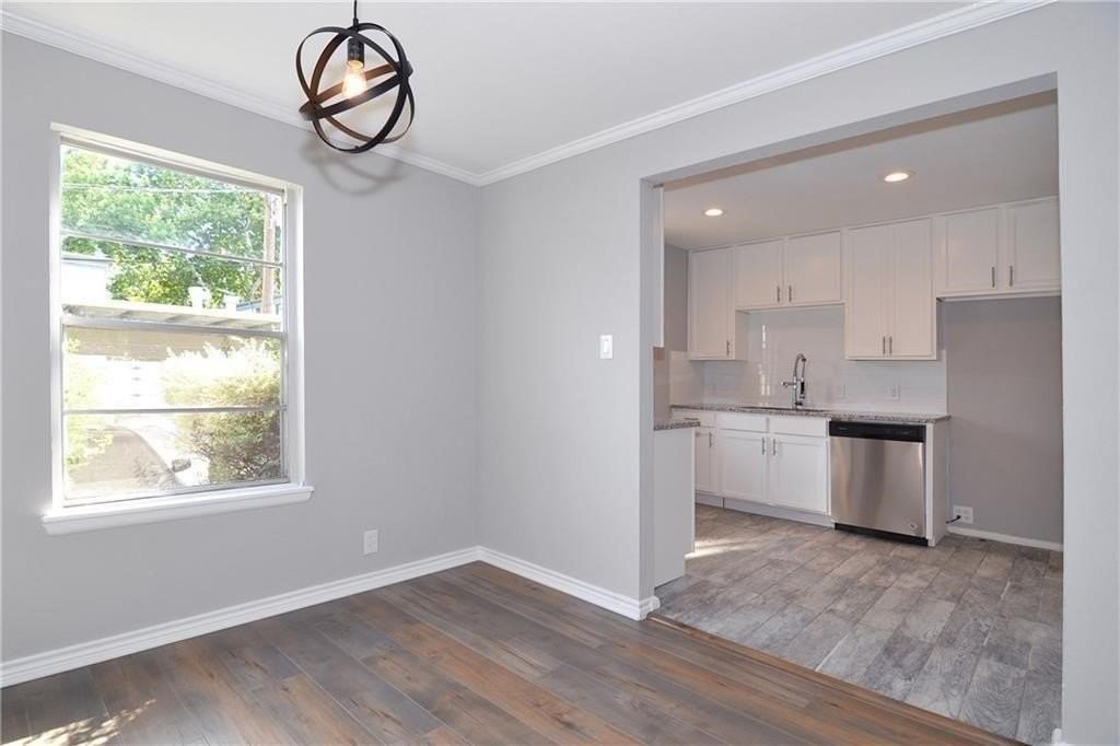 4945 N Hall St - Photo 6 of 19