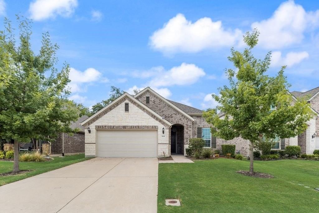 2819 Willow Ln - Photo 2 of 23
