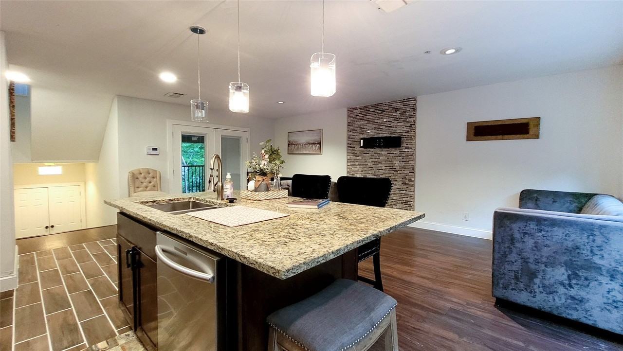 5815 Phoenix Dr #12 - Photo 4 of 12