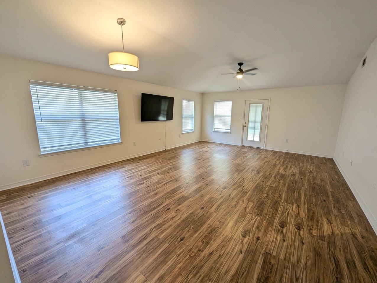 1020 Freeport Ct - Photo 2 of 21