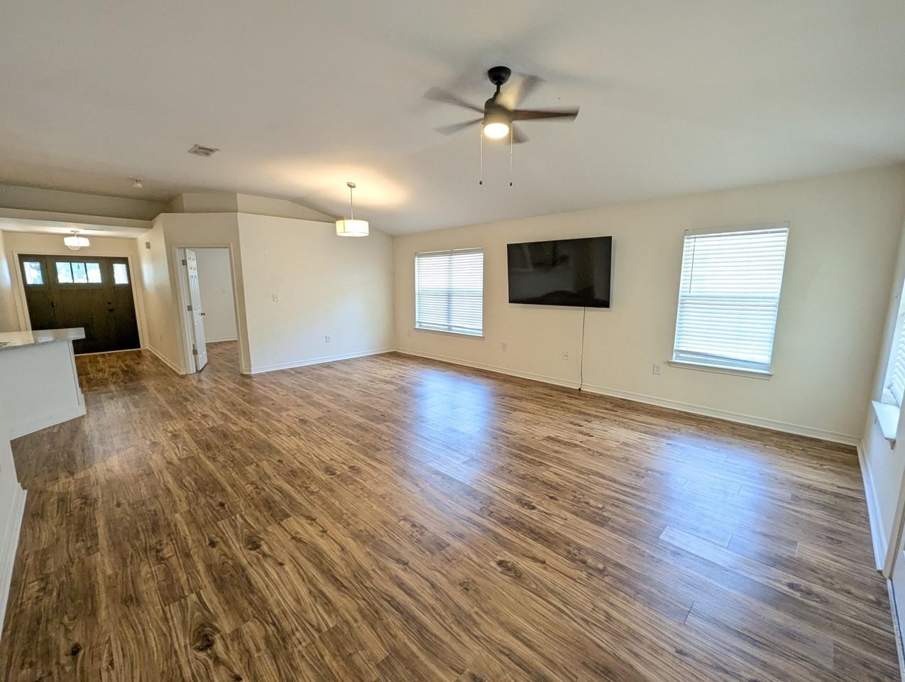 1020 Freeport Ct - Photo 4 of 21