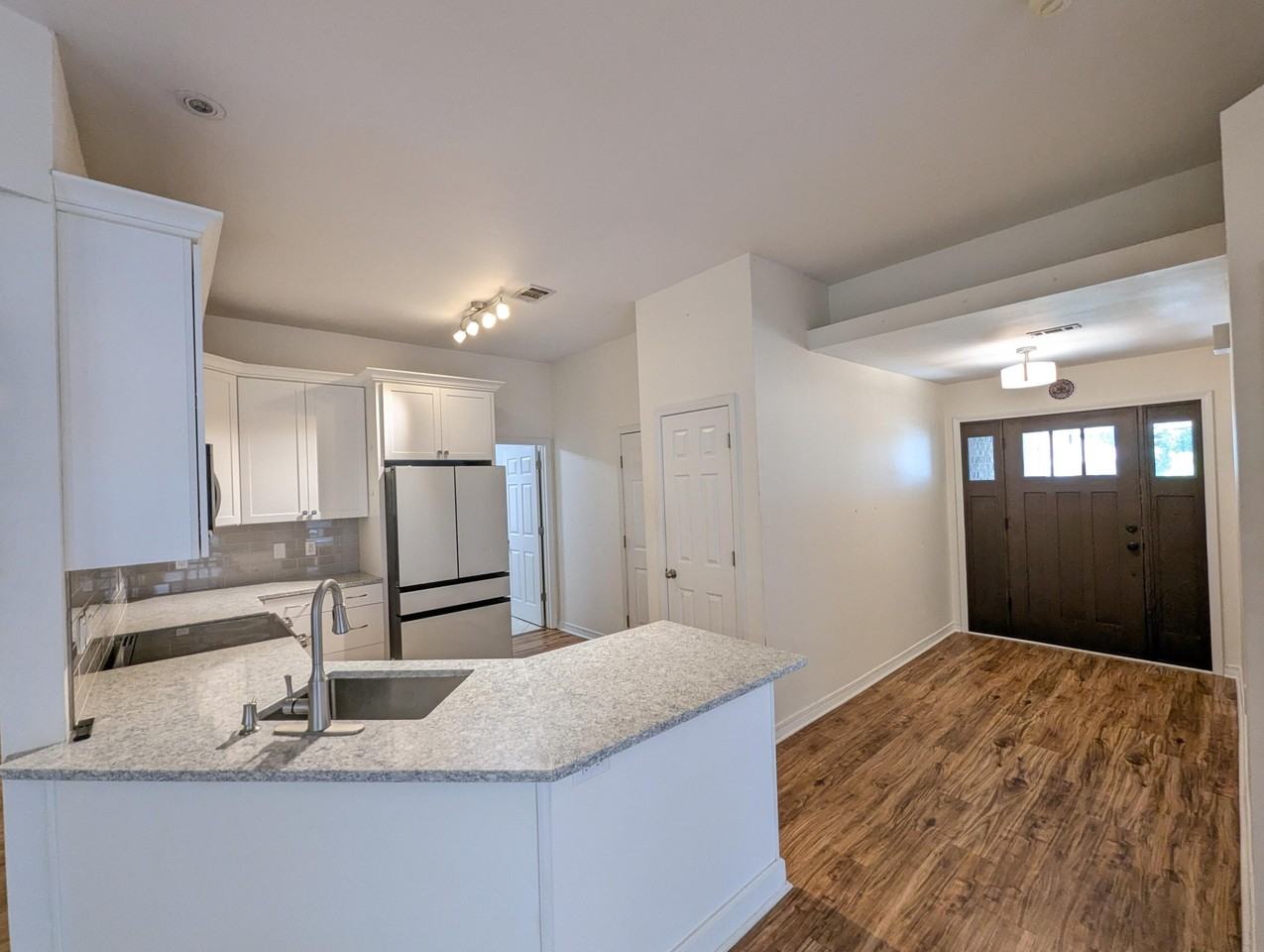 1020 Freeport Ct - Photo 5 of 21
