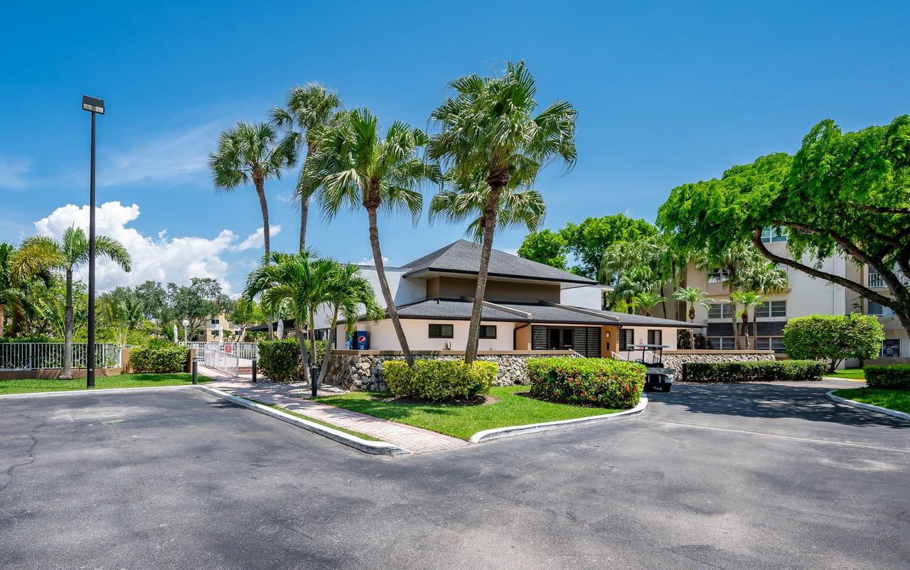 7705 SW 86 STUnit B114 #B114 - Photo 3 of 50