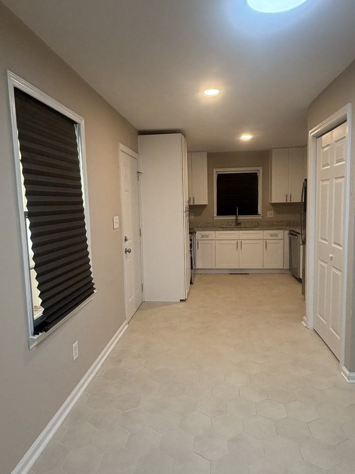 120 Pinewood Dr #1 - Photo 3 of 17