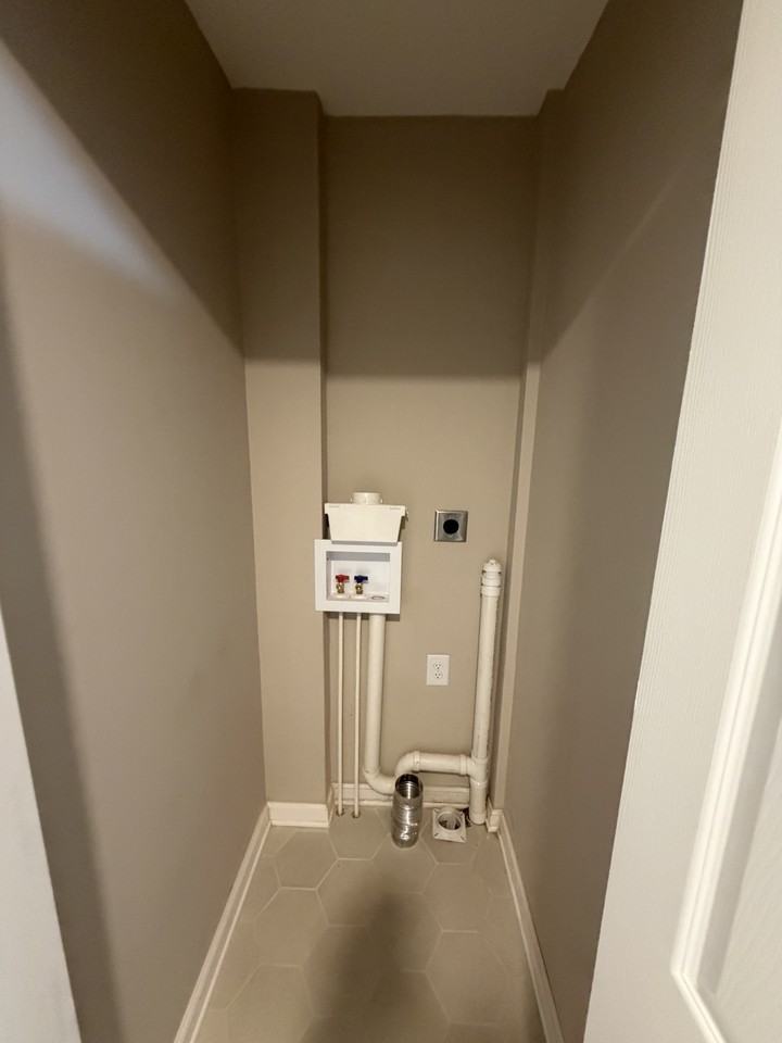 120 Pinewood Dr #1 - Photo 4 of 17