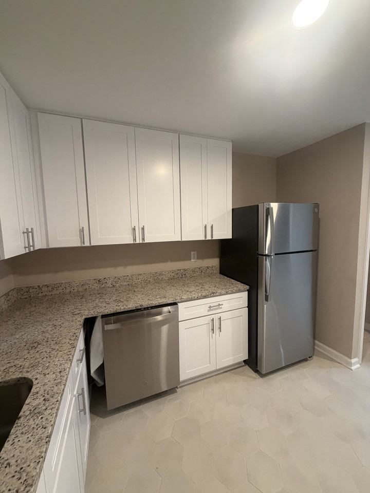 120 Pinewood Dr #1 - Photo 6 of 17