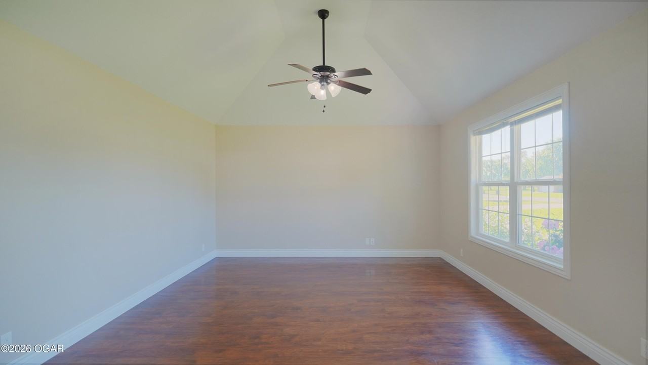 593 W Fountain Rd - Photo 2 of 14