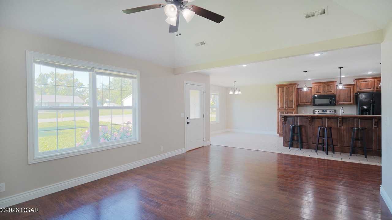 593 W Fountain Rd - Photo 3 of 14