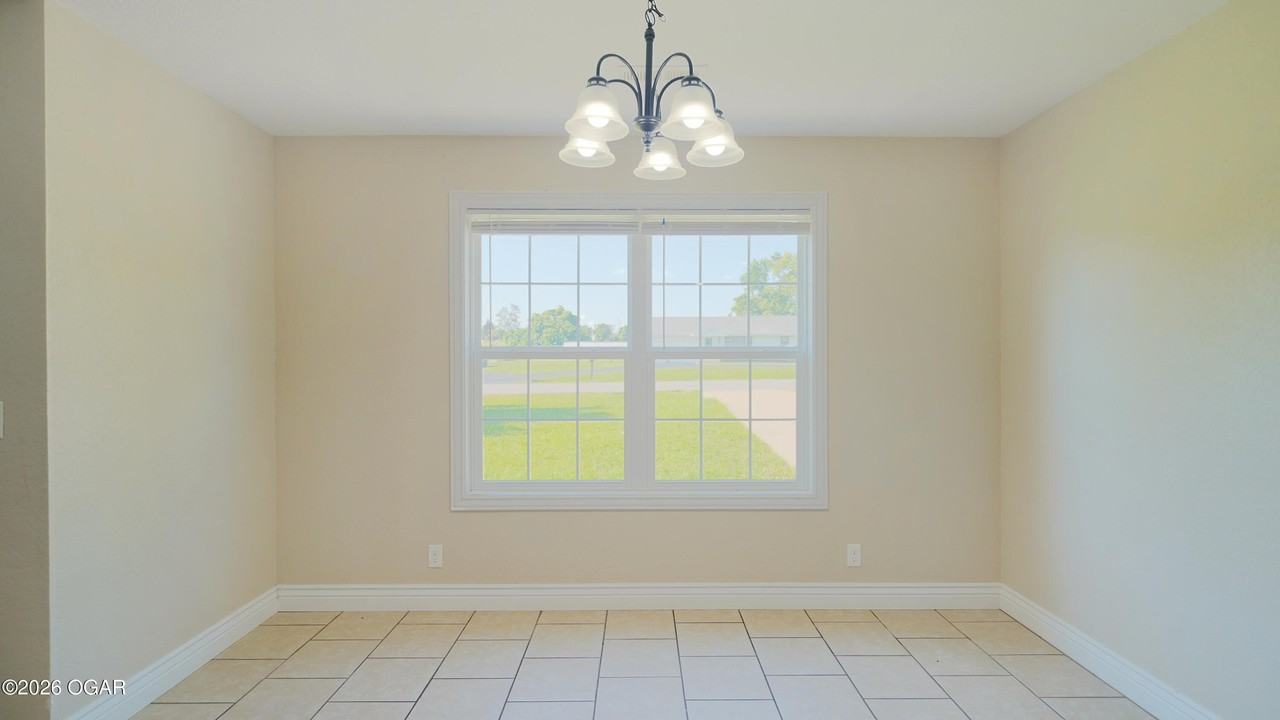 593 W Fountain Rd - Photo 4 of 14