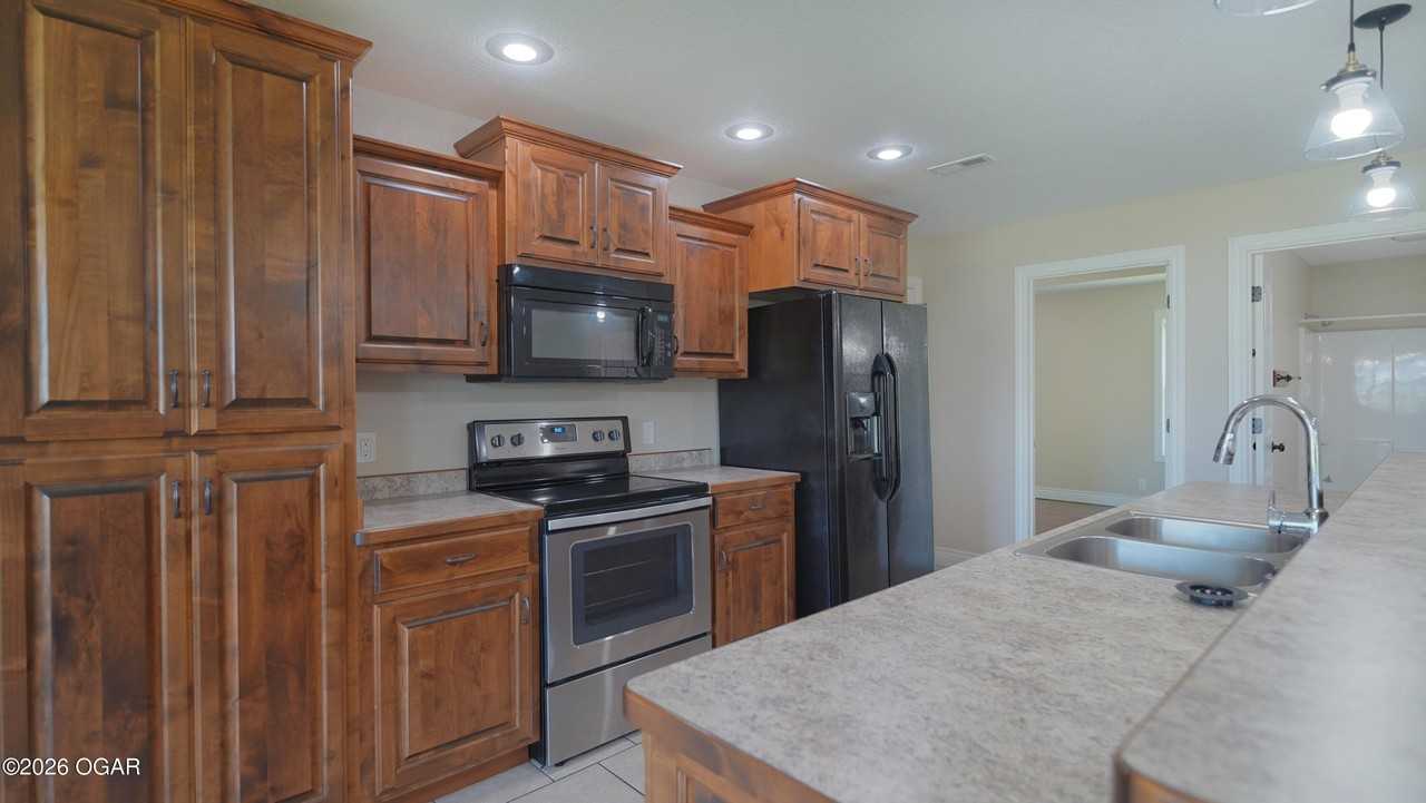 593 W Fountain Rd - Photo 5 of 14
