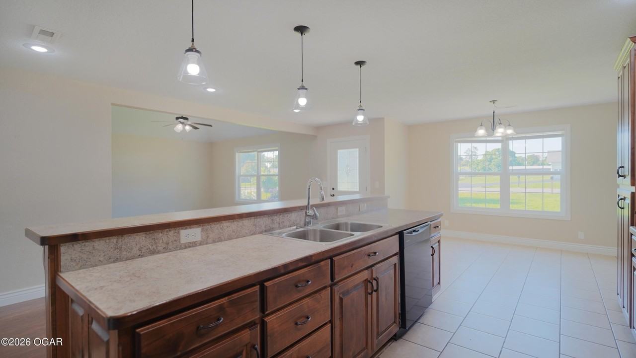 593 W Fountain Rd - Photo 6 of 14