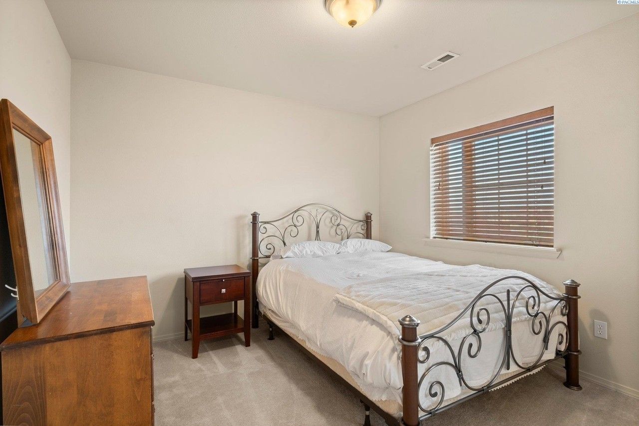 6005 Mia Ln - Photo 3 of 41