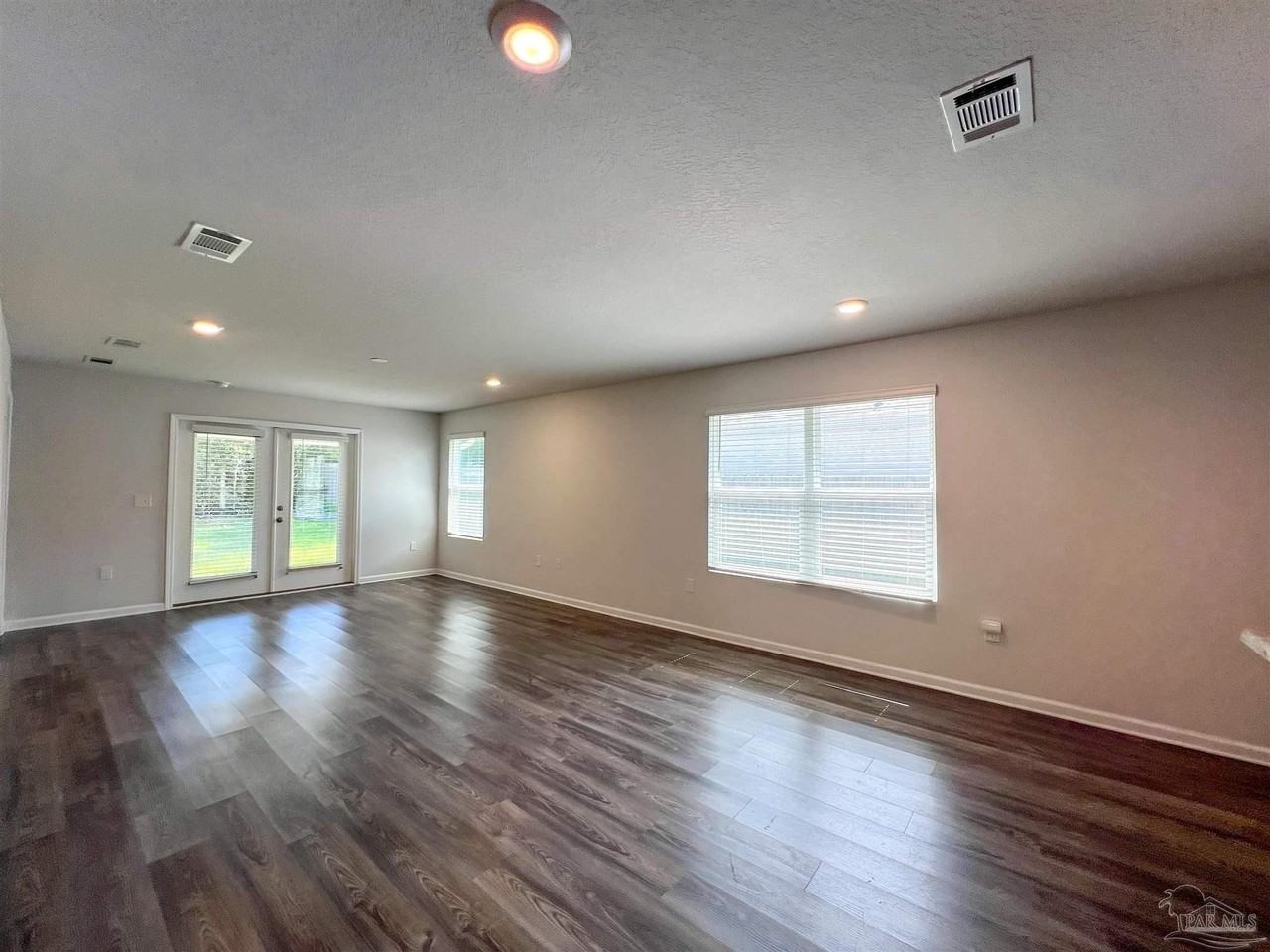 5257 Peach Dr - Photo 4 of 28