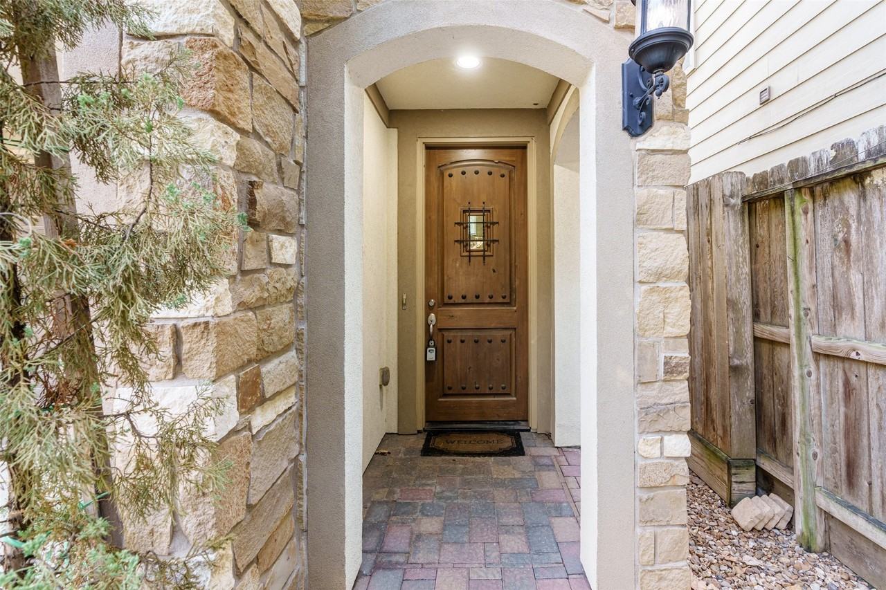 1518 Birdsall St #A - Photo 3 of 23