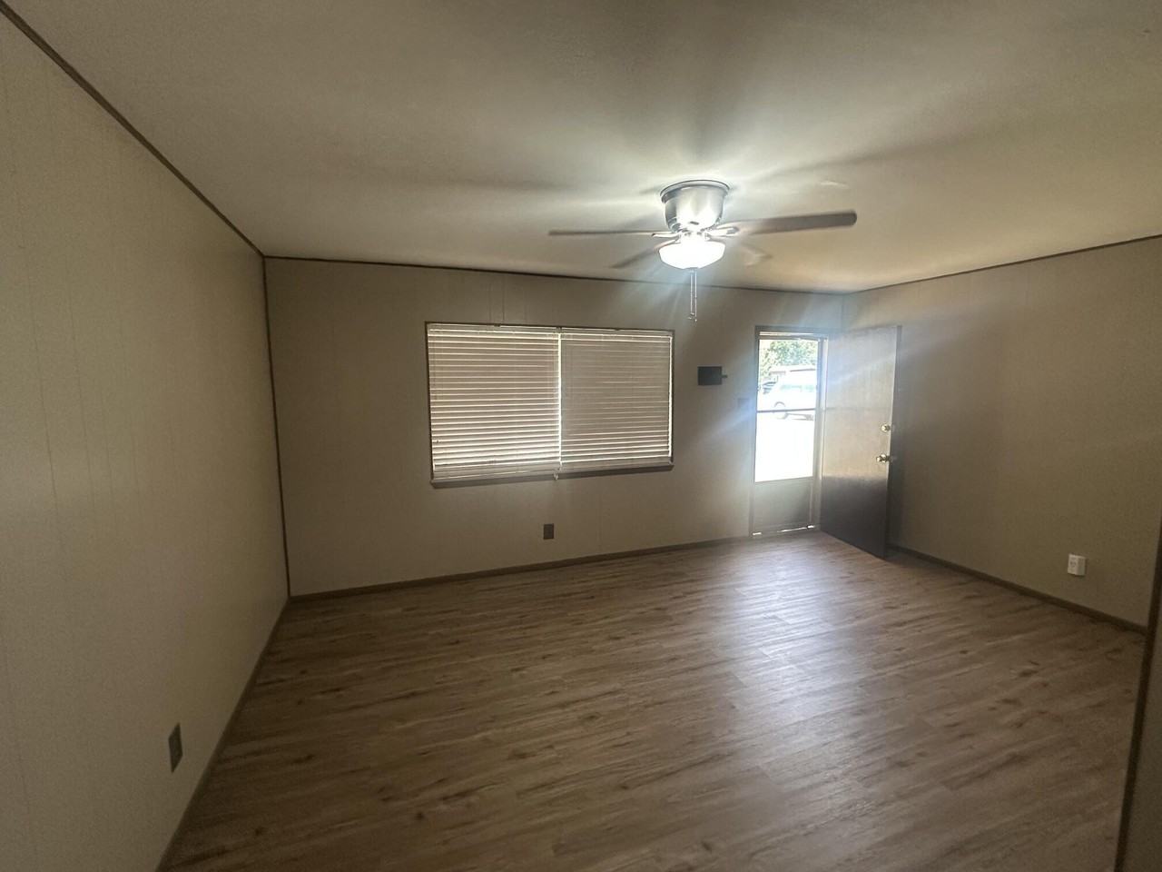 135 Oakwood St - Photo 3 of 16