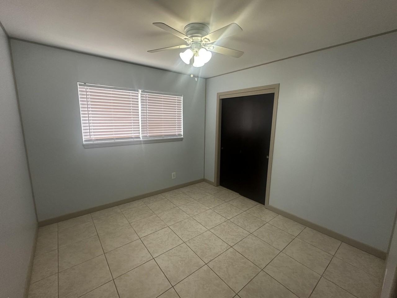 135 Oakwood St - Photo 7 of 16