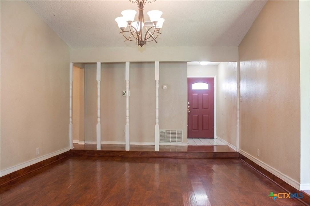 211 E Hogan Dr - Photo 2 of 16