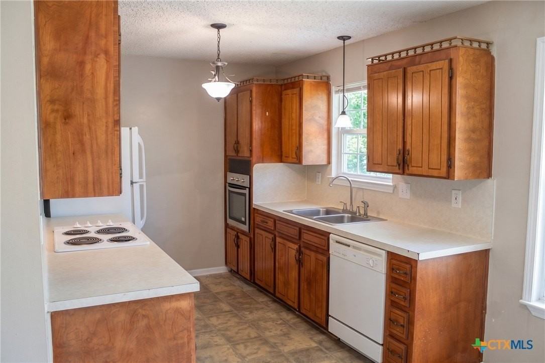 211 E Hogan Dr - Photo 4 of 16