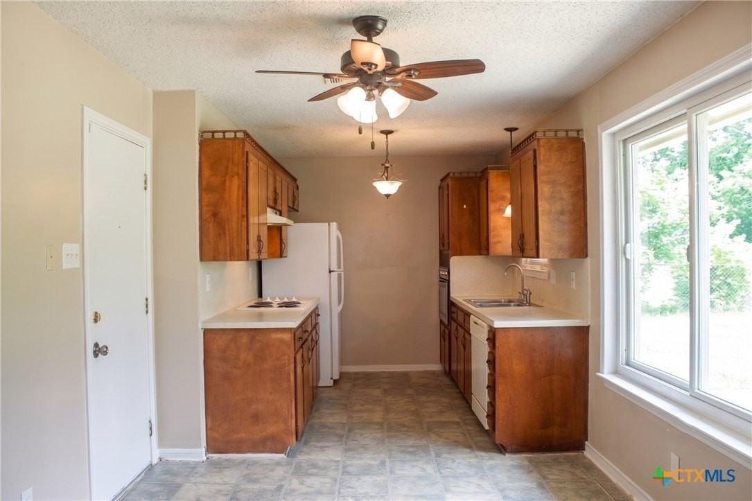 211 E Hogan Dr - Photo 5 of 16