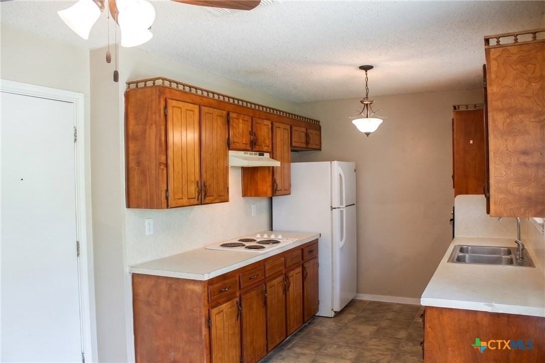 211 E Hogan Dr - Photo 6 of 16