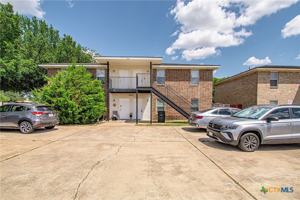 featured image of 2018 Cedarhill Dr #A