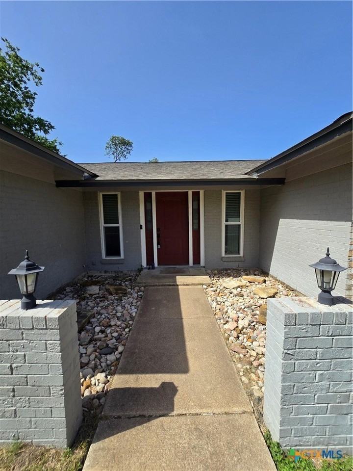 205 E Cherokee Dr - Photo 2 of 23