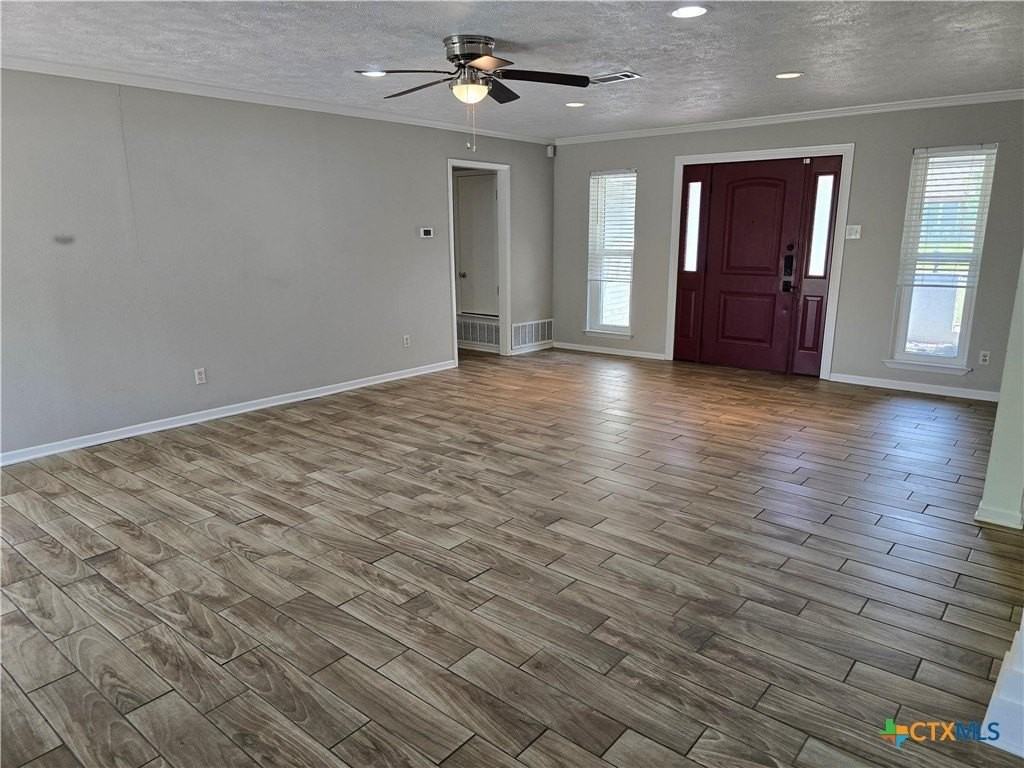 205 E Cherokee Dr - Photo 6 of 23