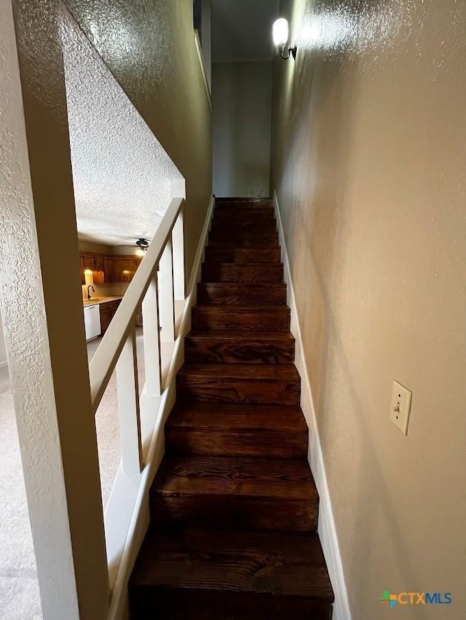 202 N Walnut St #104 - Photo 5 of 11