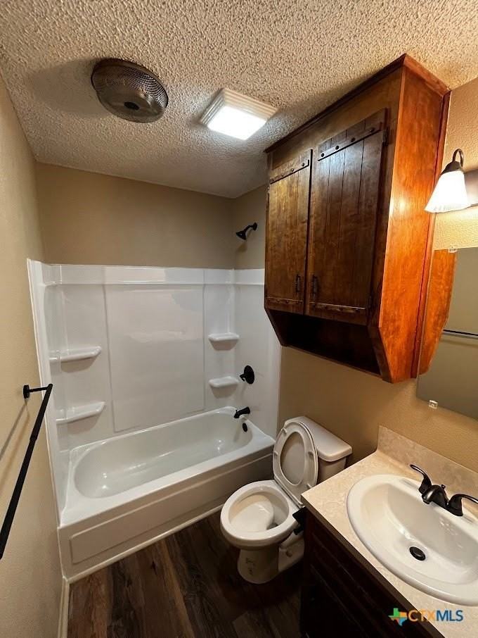 202 N Walnut St #104 - Photo 7 of 11