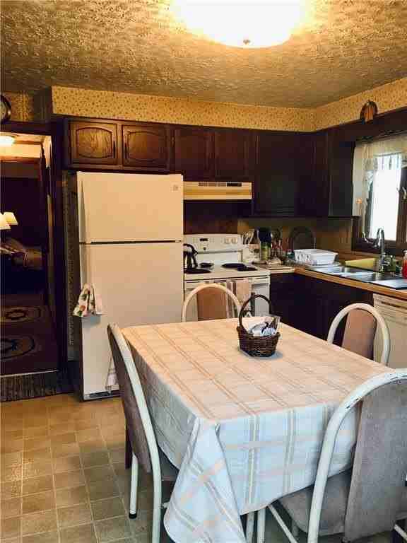 24 Continental Dr - Photo 6 of 14
