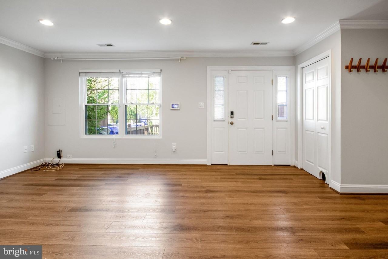 14318 S Shore Ct - Photo 3 of 38
