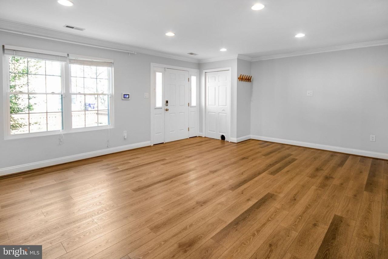 14318 S Shore Ct - Photo 4 of 38
